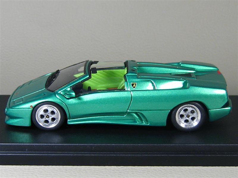 MR Collection: Lamborghini Diablo VT Roadster 1996 in 1:43 scale